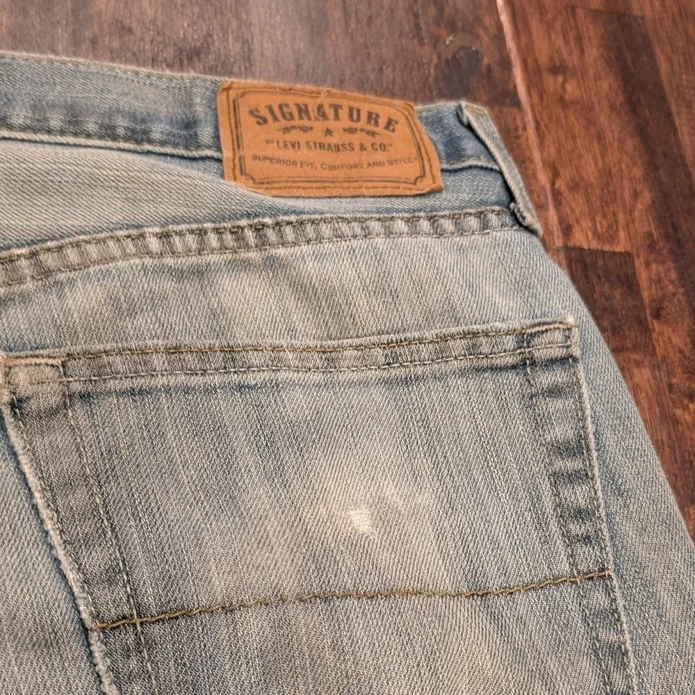 Levi Strauss Signature Jeans Mens 34x32 Blue Straight Leg Distressed Denim Pants